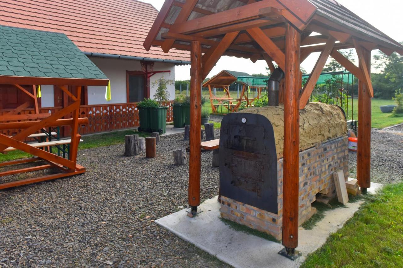 Nyakiglab Villa Szegi Buitenkant foto