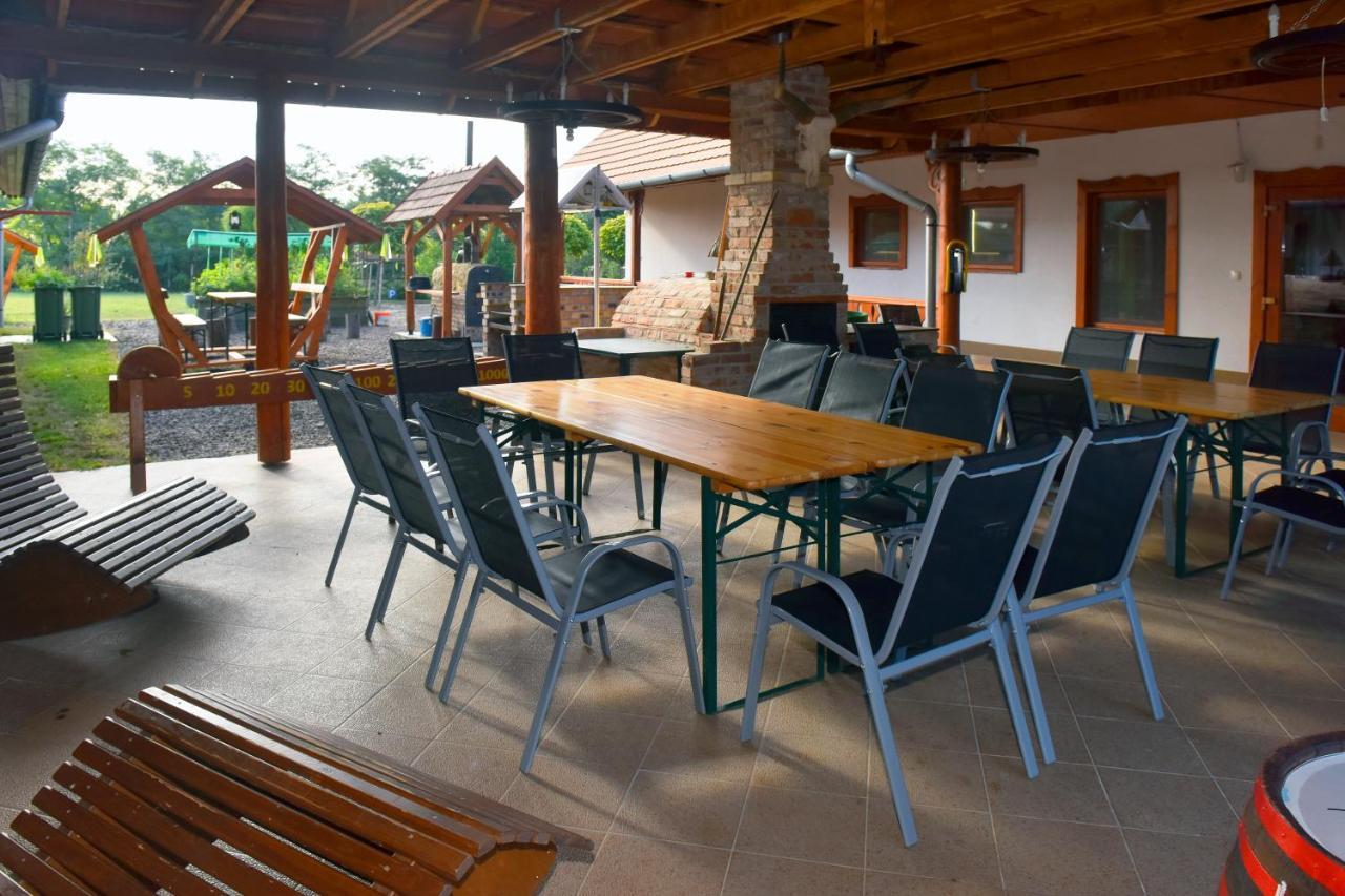 Nyakiglab Villa Szegi Buitenkant foto