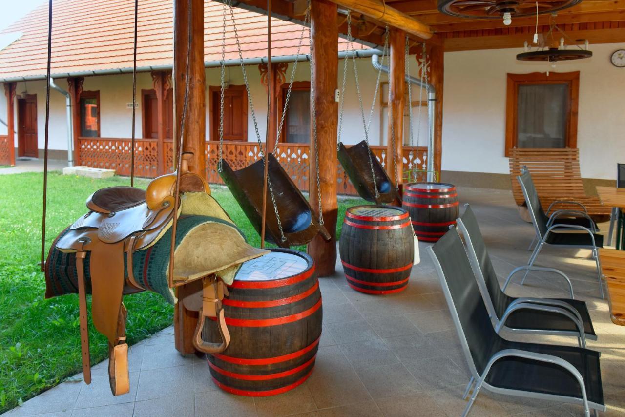 Nyakiglab Villa Szegi Buitenkant foto