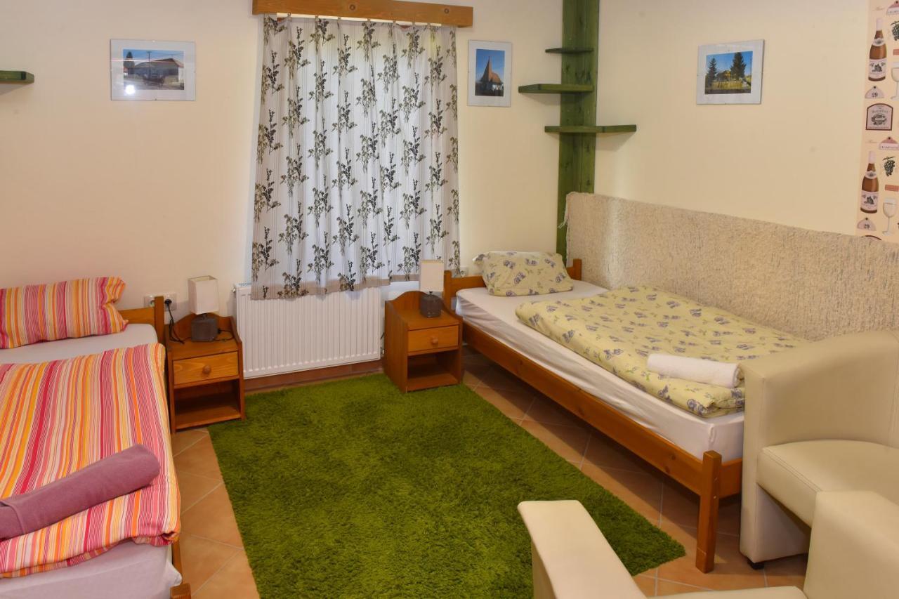 Nyakiglab Villa Szegi Buitenkant foto