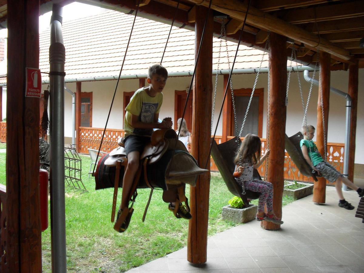Nyakiglab Villa Szegi Buitenkant foto